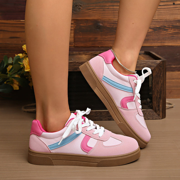 Women's low retro sneakers made of suede and textile mix with patterned rubber sole Mune Fashion
