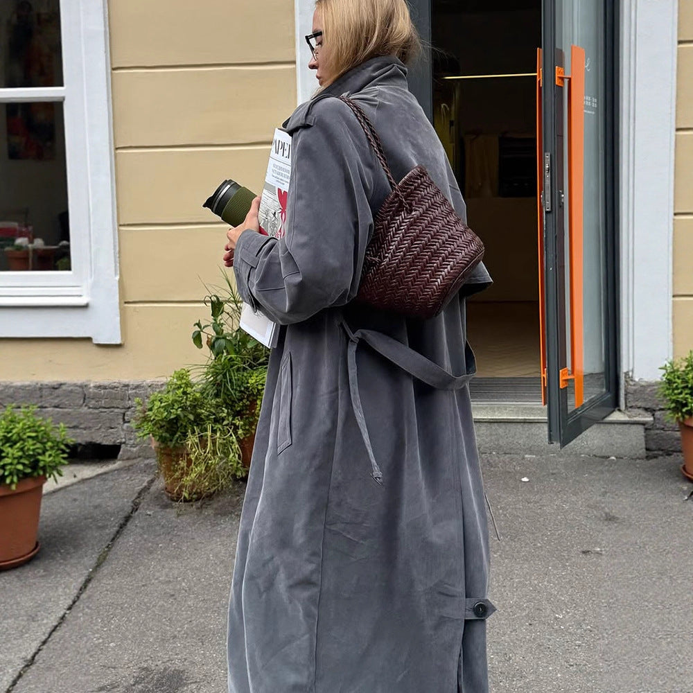 Women's Maxi Long Oversize Trench Coat made of soft velvet with shoulder patches and double-breasted button placket Mune Fashion
