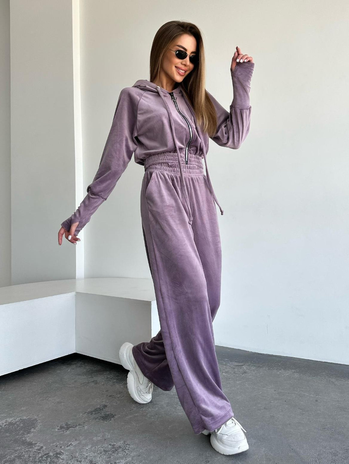 Ladies Velvet Lounge Set with Cropped Hooded Jacket and High-Waist Wide Leg Mune Fashion