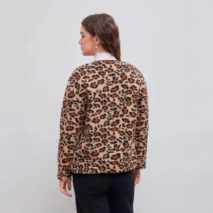 Women's short jacket in teddy look with leopard print and button closure Mune Fashion