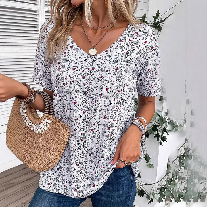 Ladies casual short-sleeve tunic shirt with round neckline, delicate all-over floral print and decorative chest pleats Mune Fashion