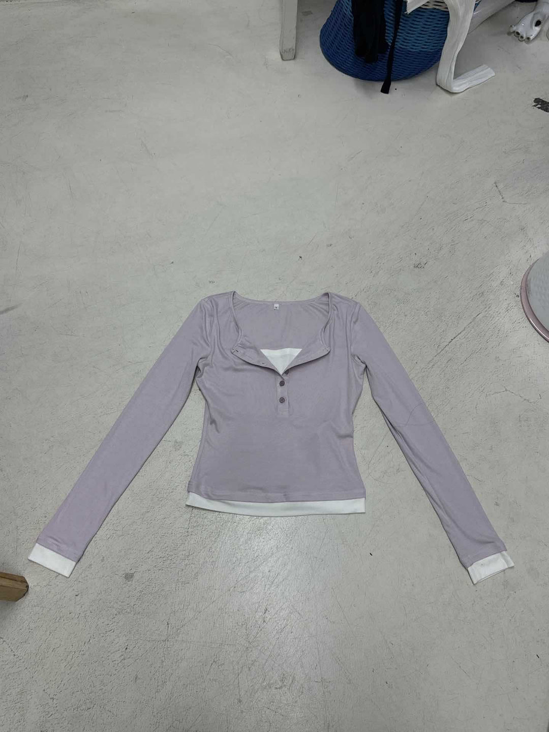 Women's tailored henley crop long sleeve with contrasting hem and sleeve cuffs Mune Fashion
