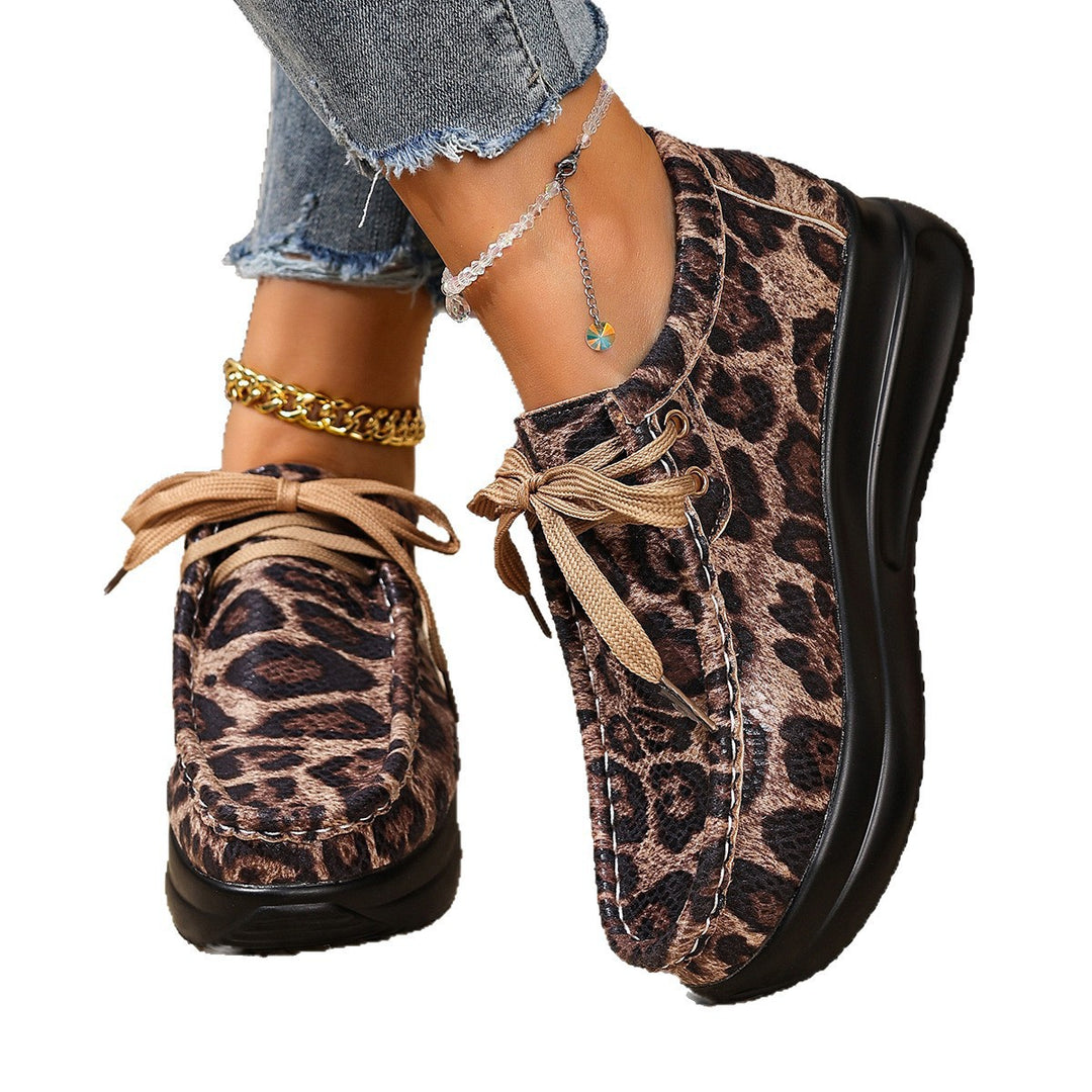 Ladies moccasin sneakers with leopard pattern, thick comfort sole and lacing Mune Fashion