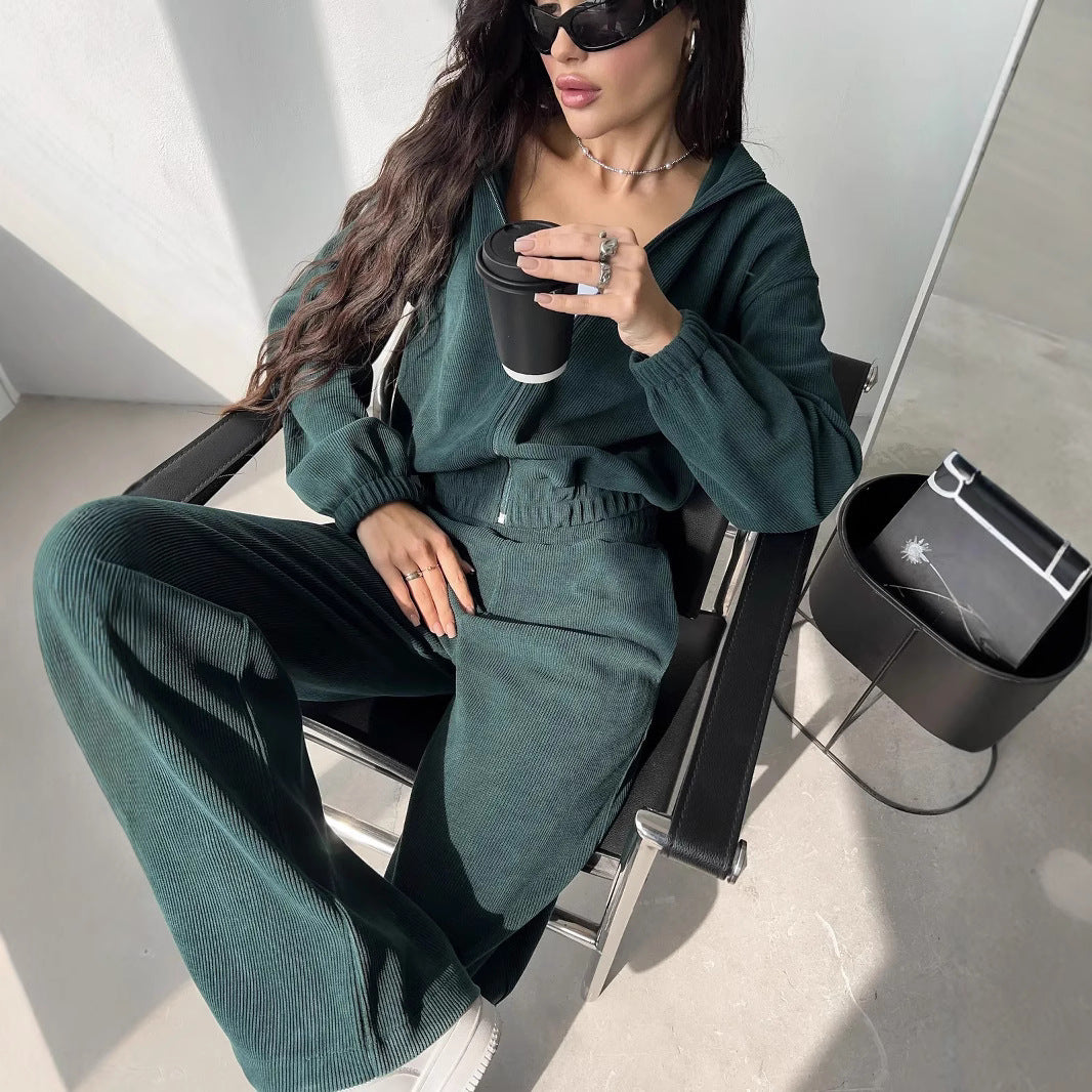Women's short hoodie loungewear set with full zip, elastic comfort waistband and ribbed texture Mune Fashion