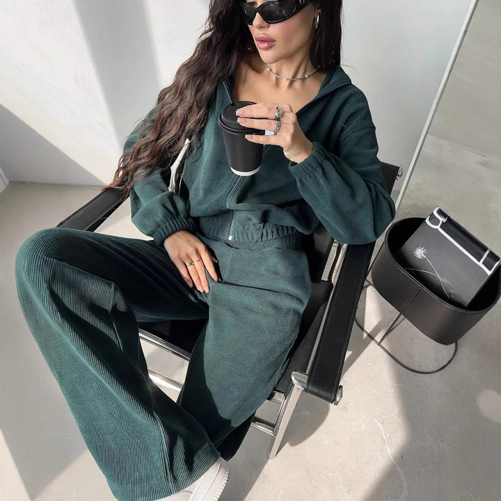 Women's short hoodie loungewear set with full zip, elastic comfort waistband and ribbed texture Mune Fashion