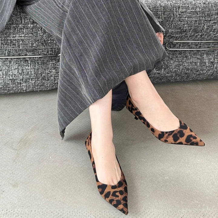 Women's minimalist pointed toe leather look pumps with ergonomic low heel Mune Fashion
