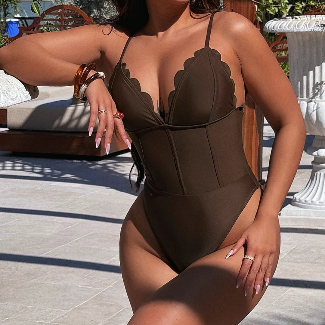 Women's elegant high-cut swimsuit with exquisite lace accents Mune Fashion