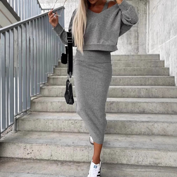 Women's sleeveless fine-knit maxi dress with V-neckline, body-hugging silhouette and stretchy cotton blend Mune Fashion