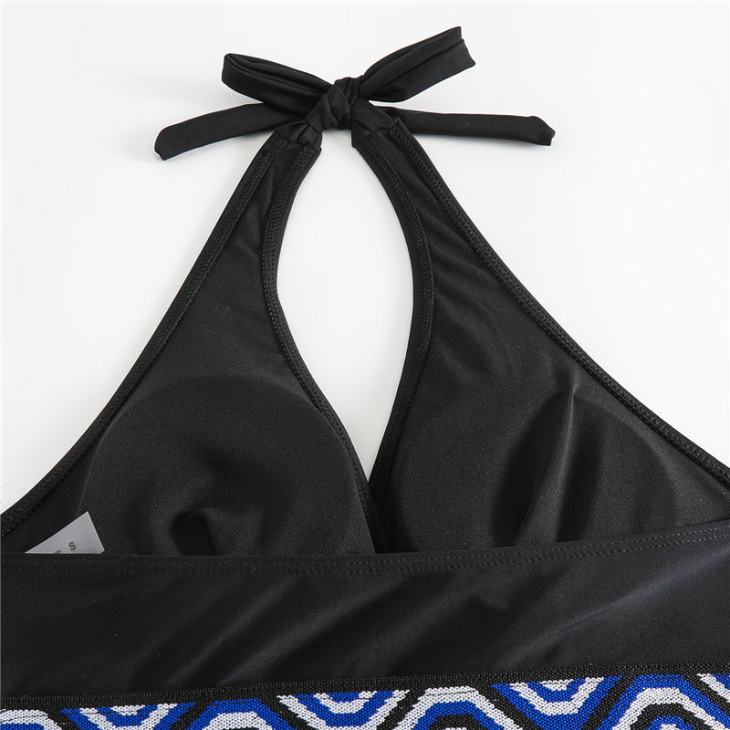 Women Bikini Set with geometric design and deep V-neck Mune Fashion