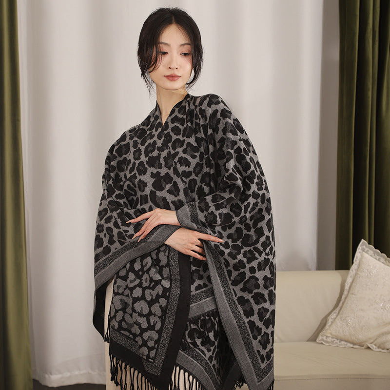 Women's Elegant Jacquard Poncho with Leopard Jacquard and Fringes Mune Fashion