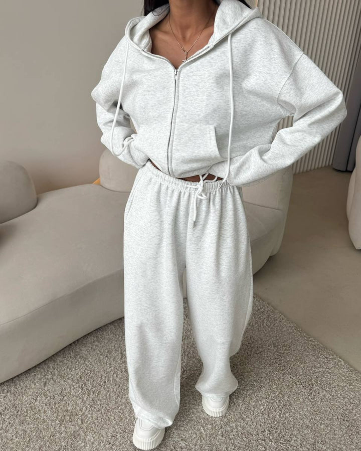 Women's loose high-waist lounge pants made of sweatshirt fabric with drawstring and side pockets Mune Fashion