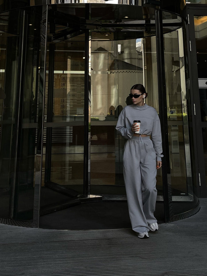 Women Cropped Loungewear Set with gathered drawstring and wide high-waist pants Mune Fashion