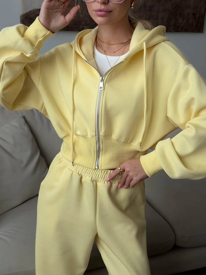 Women cropped zip-up hoodie with hood and high-cut relaxed jogging pants with elastic waistband Mune Fashion