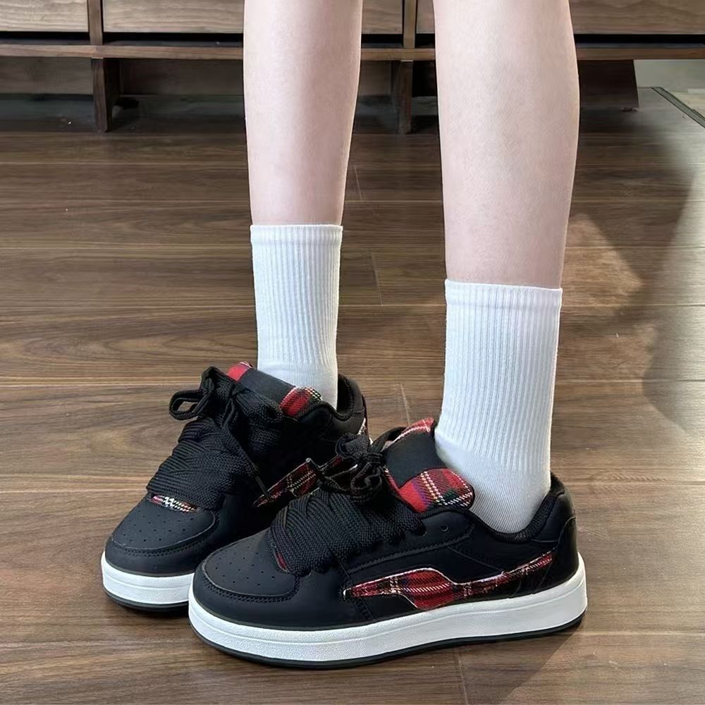 Women Sporty Low-Top Sneakers with Breathable Mesh Upper and Cushioning Sole Mune Fashion