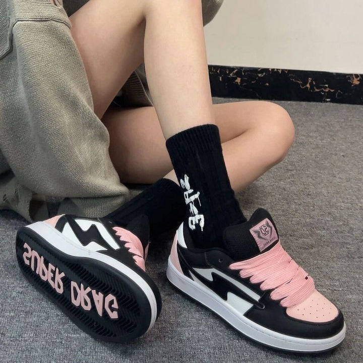 Women's Sporty Sneakers with Breathable Surface Structure and Durable Profile Mune Fashion