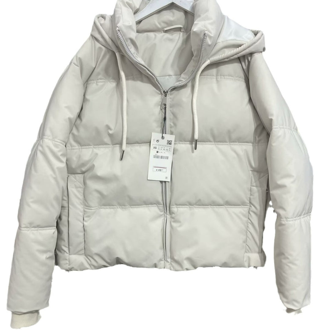 Women's short padded hooded jacket in boxy cut with full-length zipper and side pockets Mune Fashion