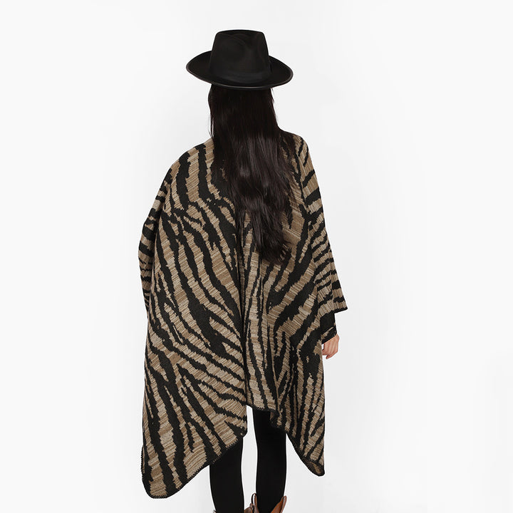 Ladies Rectangular Ruana-Overlay with Extravagant Animal-Jacquard and Open Draping Mune Fashion