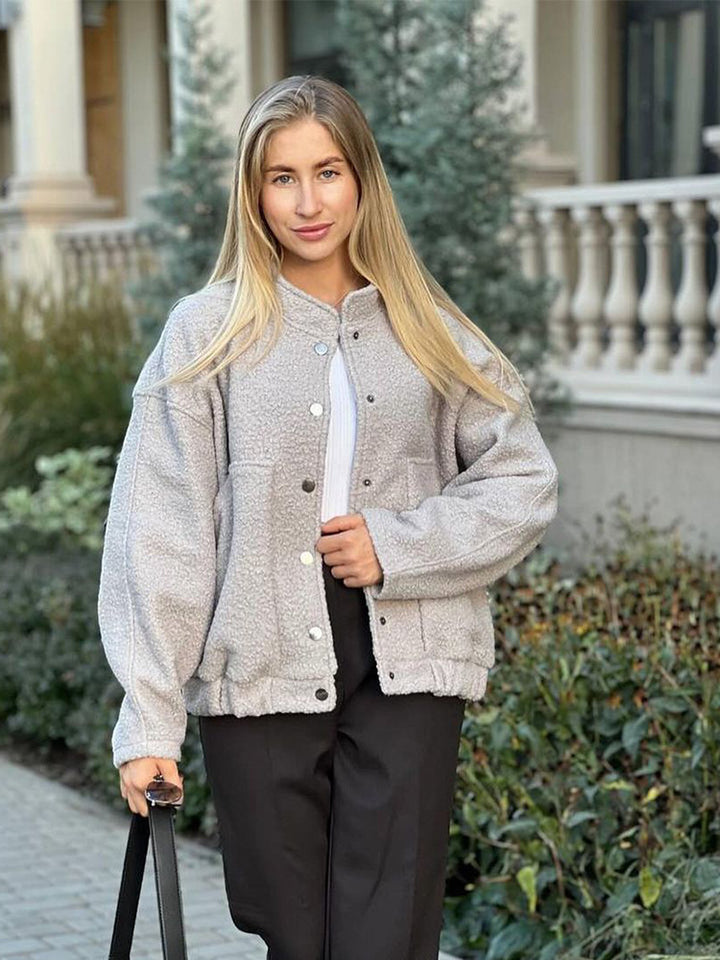 Women's teddy fleece bomber jacket in boxy cut with snap button closure and patch pockets Mune Fashion
