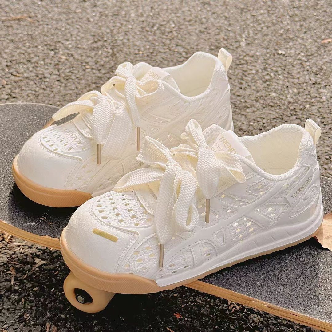 Ladies sporty platform sneakers with perforated upper material and decorative bows Mune Fashion