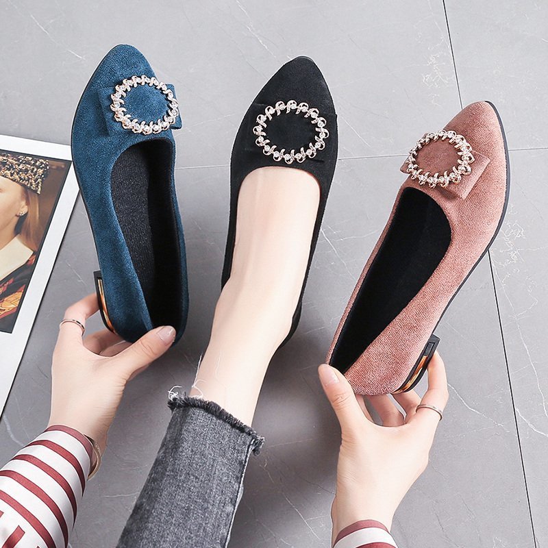 Women's elegant velour-look ballet flats with decorative jewelry brooch and small block heel Mune Fashion