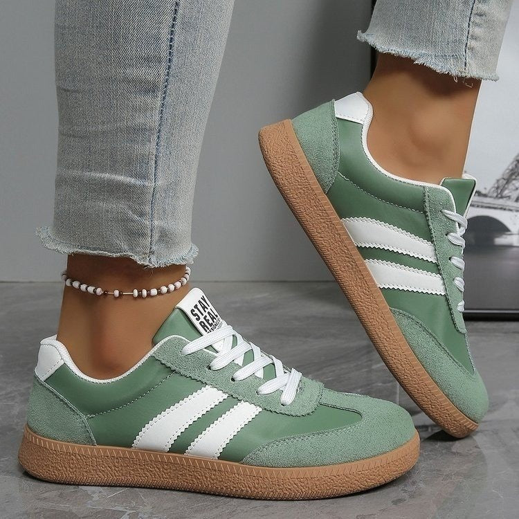 Women's Retro Sneaker with rubber sole, velour details and prominent side stripes Mune Fashion