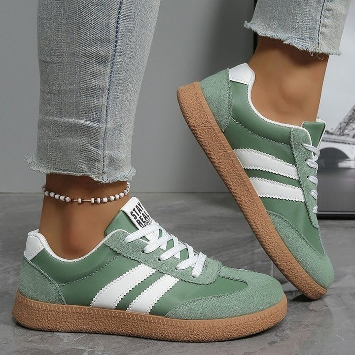Women's Retro Sneaker with rubber sole, velour details and prominent side stripes Mune Fashion
