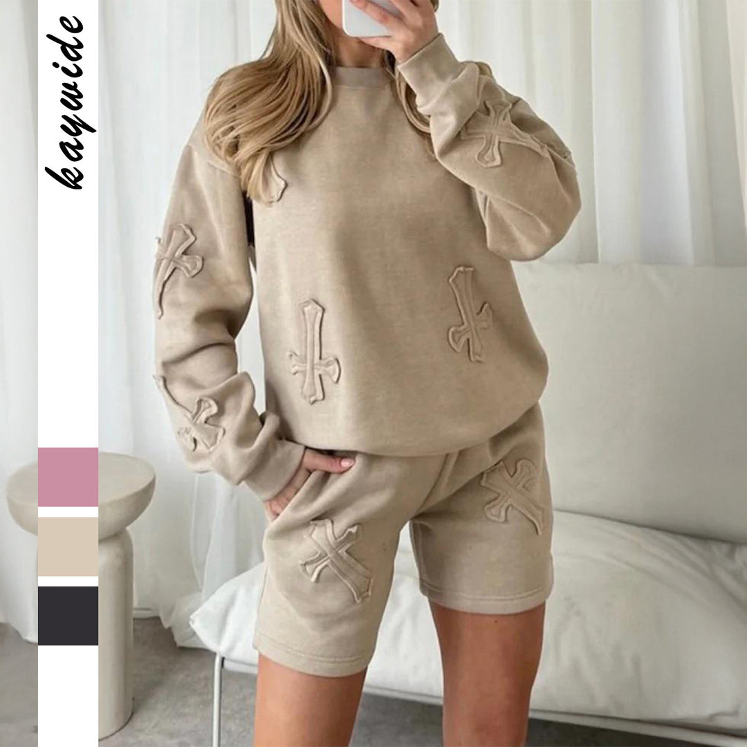 Women’s casual sweatshirt and short set with decorative bow appliqués, high round neckline and drawstring waistband Mune Fashion