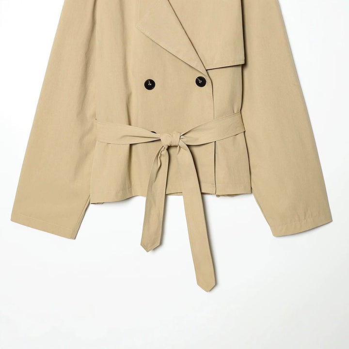 Ladies short-cut trench coat with waist belt and shoulder flaps Mune Fashion
