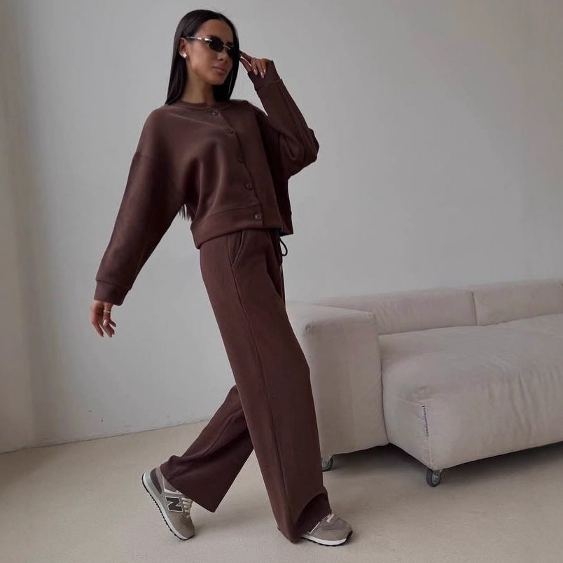 Ladies Two-Piece Loungewear Set made of Sweat with Buttoned Cropped Jacket and Loose Drawstring Pants Mune Fashion