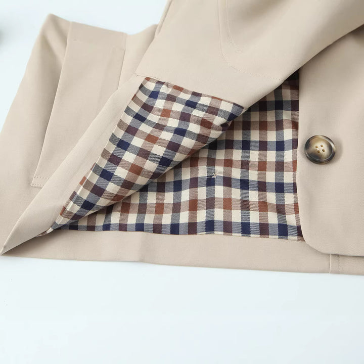 Women's Short Boxy Jacket with Wide Shirt Collar and Continuous Button Placket Mune Fashion