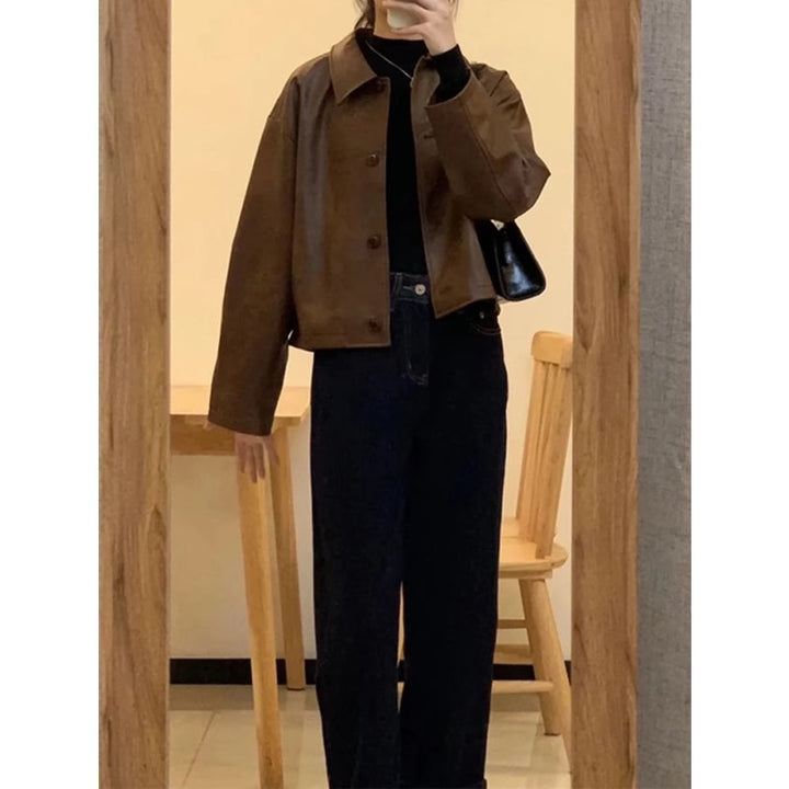 Women's short jacket in boxy cut with shirt collar and button placket Mune Fashion
