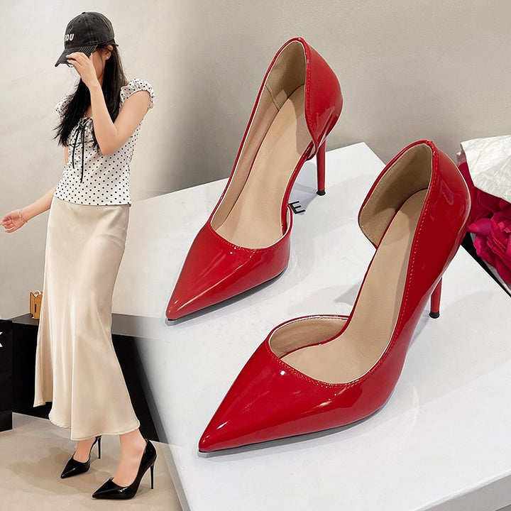 Ladies Elegant Patent Pumps with Pointed Toe Shape and Cut-Out Heel Mune Fashion