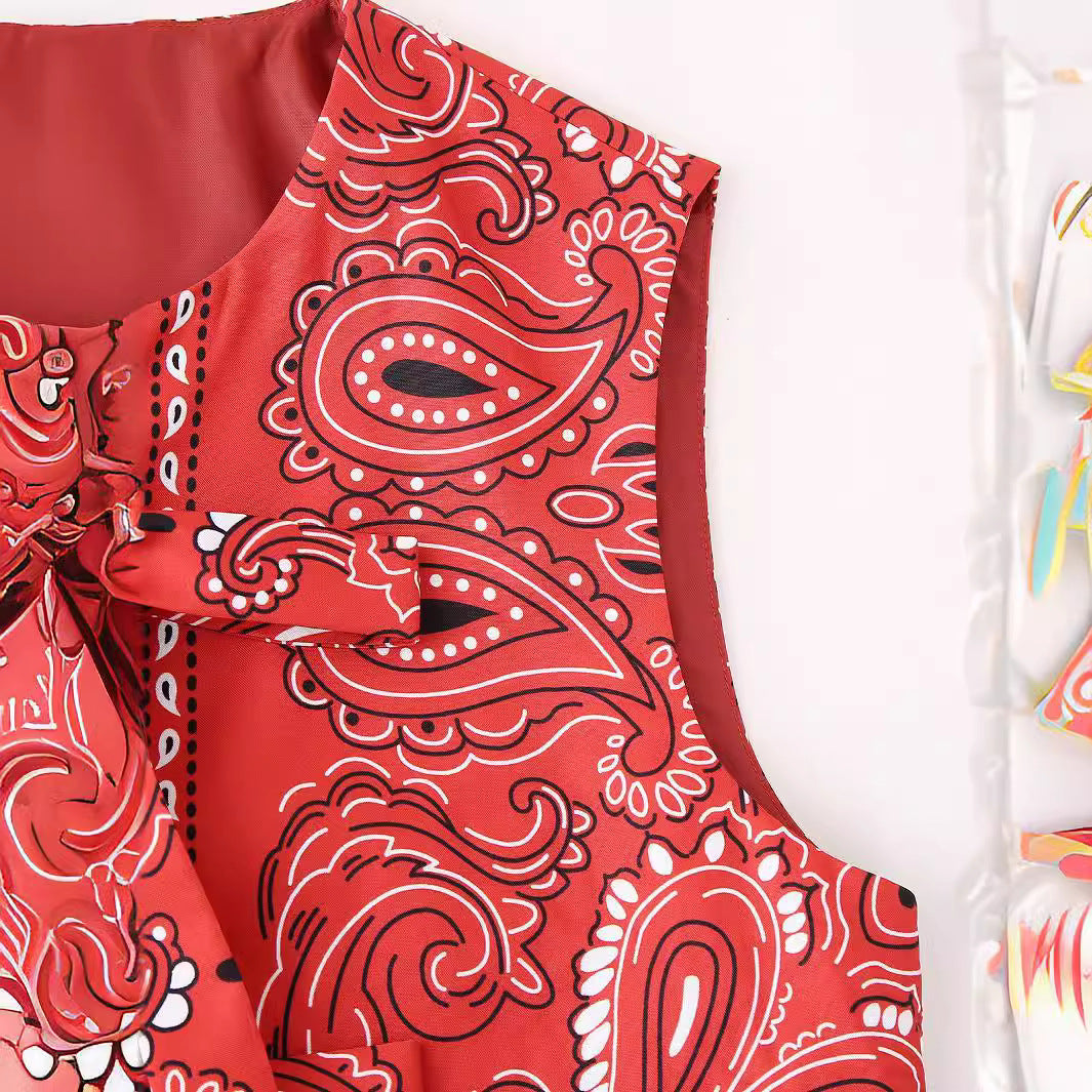 Women's sleeveless bandana print crop vest with double bow tie closure Mune Fashion