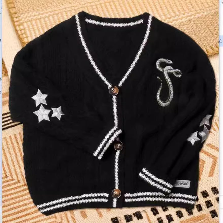 Ladies knitted college cardigan with cable pattern, V-neck, contrast stripes and embroidered appliqués Mune Fashion
