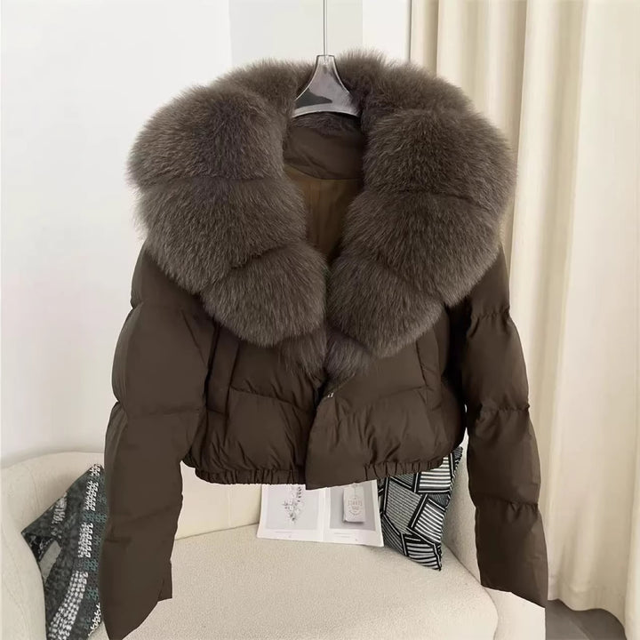 Women's short cut boxy puffer jacket with extra large faux fur collar and shape-stable hem Mune Fashion