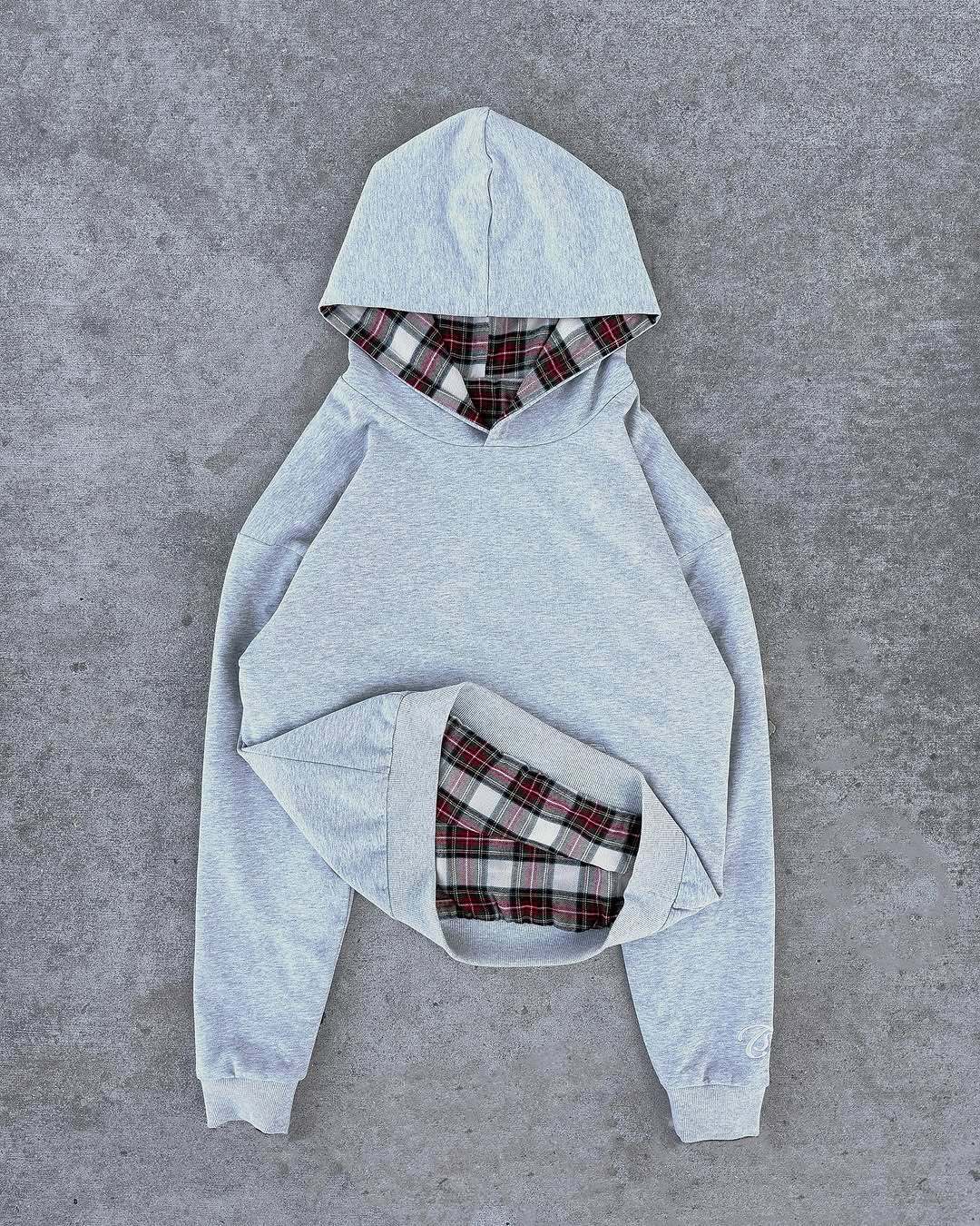 Ladies short-cut hoodie with checkered flannel lining and kangaroo pocket Mune Fashion