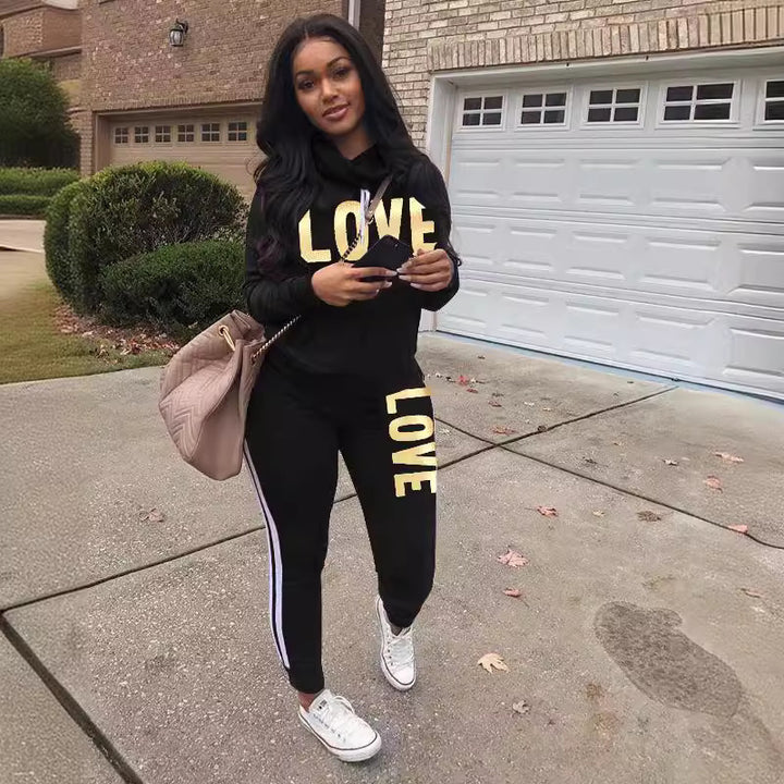 Women's sporty hoodie sweatshirt set with gold print and high-waist joggers Mune Fashion