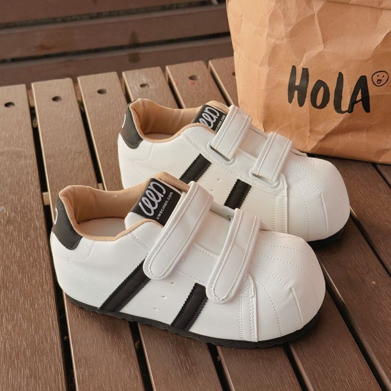 Ladies sneakers with double Velcro closure and padded insole Mune Fashion