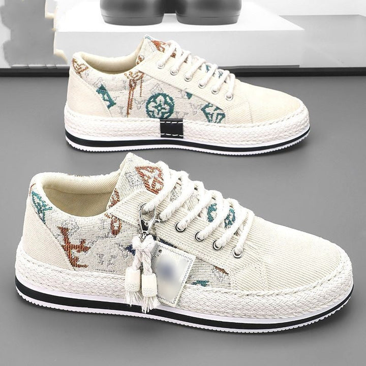 Women Elegant and stylish sneakers with sophisticated embroidery and comfortable sole Mune Fashion