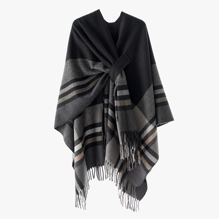 Ladies Revers-Cape made of a wool blend with a tie belt and plaid pattern Mune Fashion