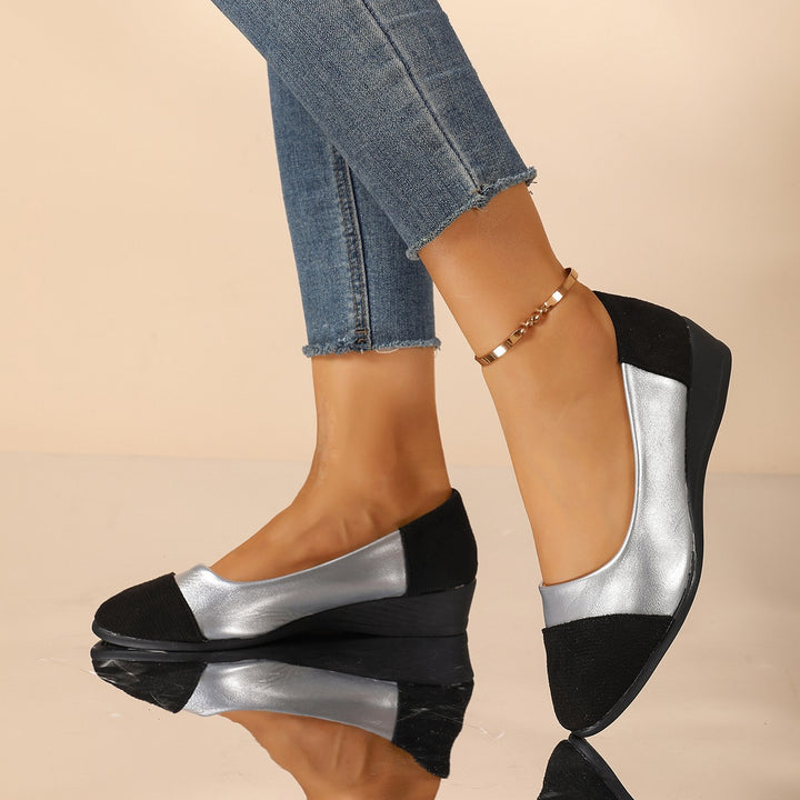 Ladies' comfort ballet flats with a lightweight wedge heel, material mix, and padded insole Mune Fashion