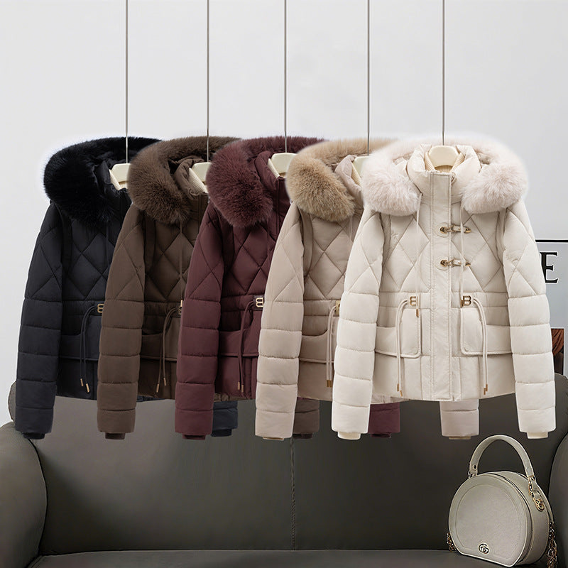 Women's short quilted hooded jacket with voluminous faux fur trim, drawstring waist, and flap pockets Mune Fashion