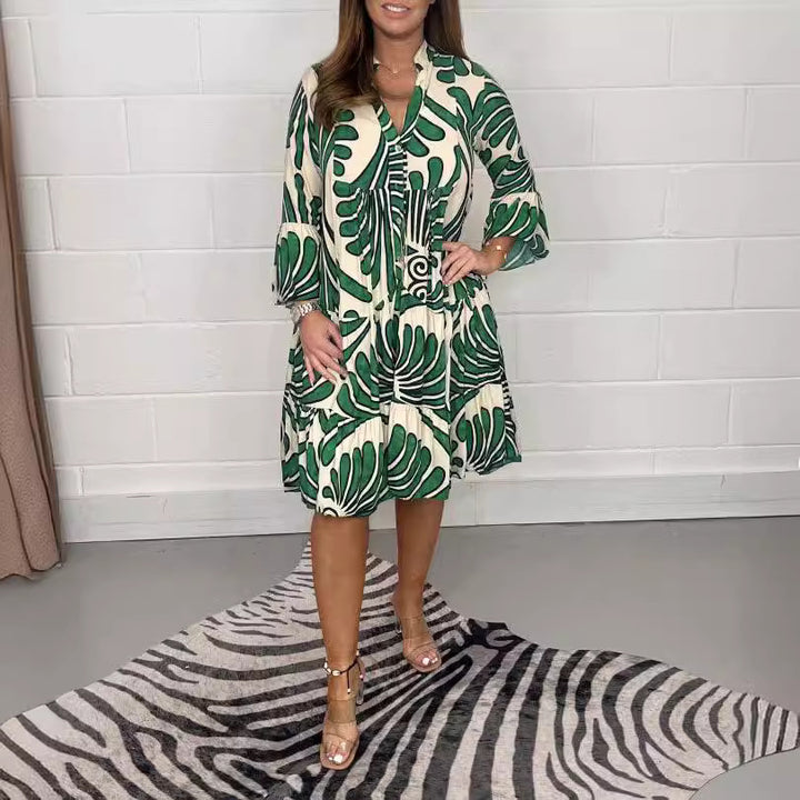 Women's tiered dress with large leaf print, V-neck and three-quarter sleeves Mune Fashion