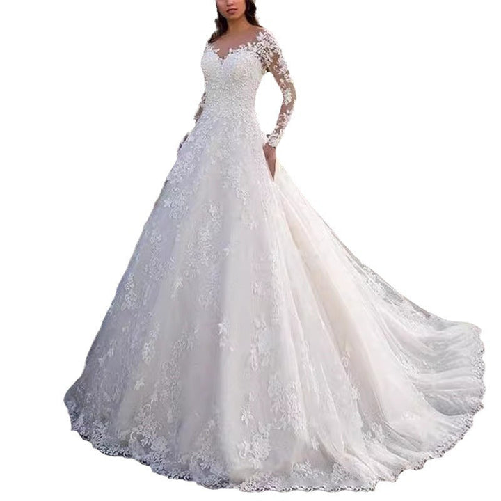 Elegant women's wedding dress with lace detailing & voluminous skirt for wedding | Mune Fashion