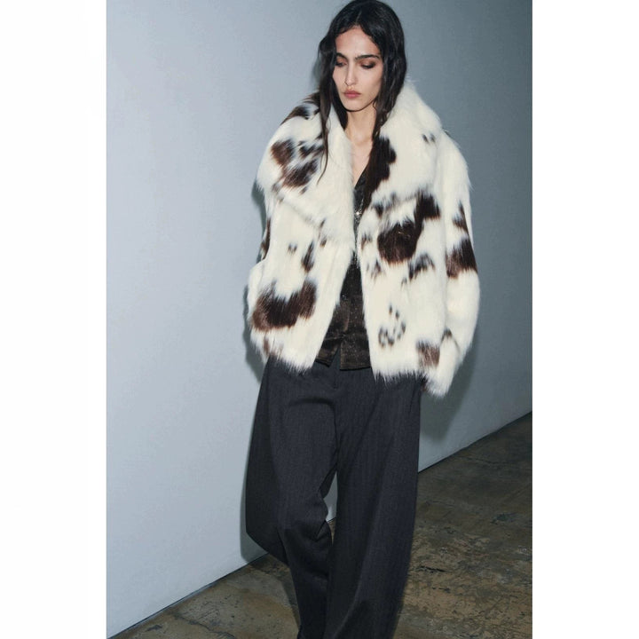 Women's short coat made of dotted high-pile faux fur with voluminous shawl collar Mune Fashion