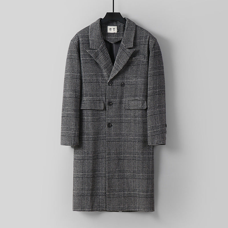 Men's checked long coat made of wool blend with classic lapels and straight cut Mune Fashion