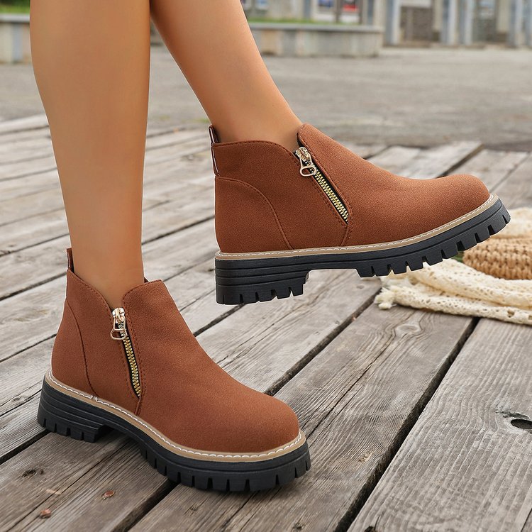 Ladies Chelsea ankle boots with textured rubber sole and side zipper Mune Fashion