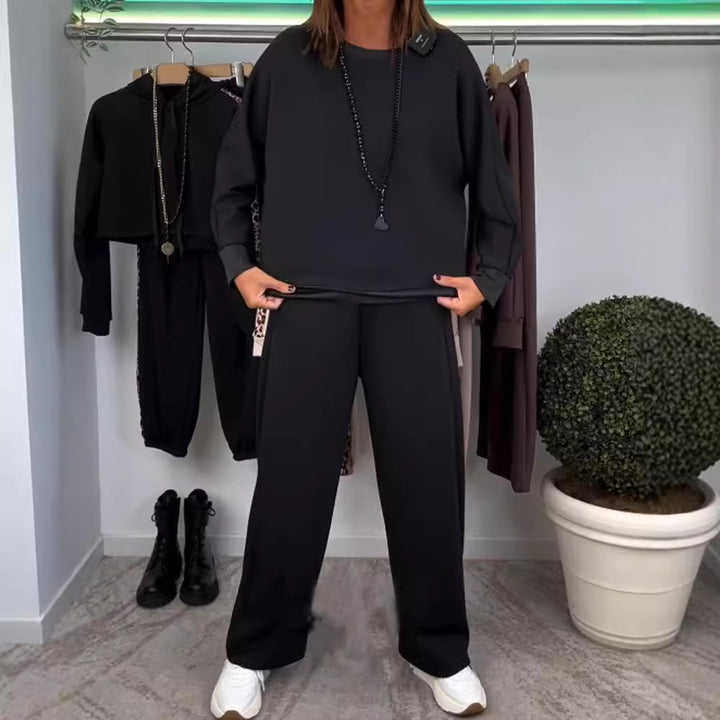 Women’s oversized jogging set with boxy sweatshirt and wide palazzo pants with decorative side stripe Mune Fashion