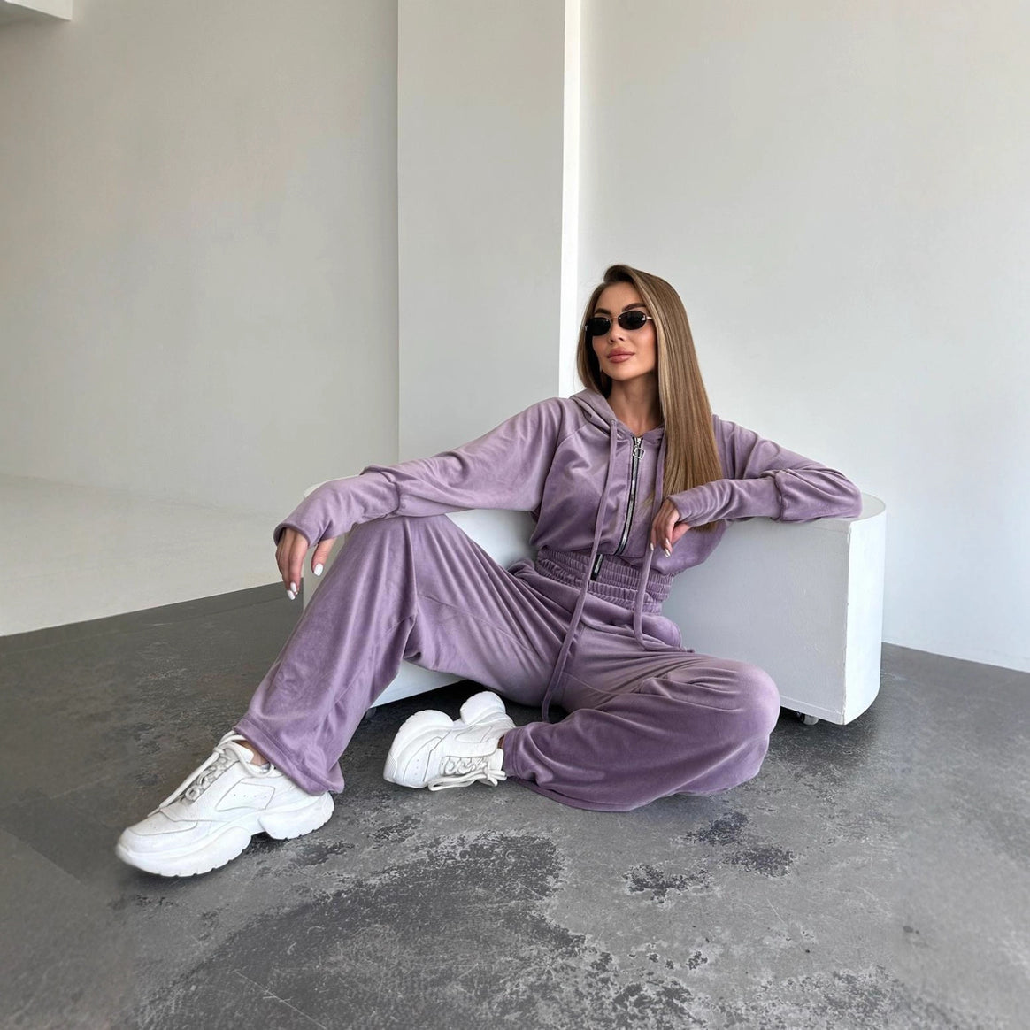 Ladies Velvet Lounge Set with Cropped Hooded Jacket and High-Waist Wide Leg Mune Fashion