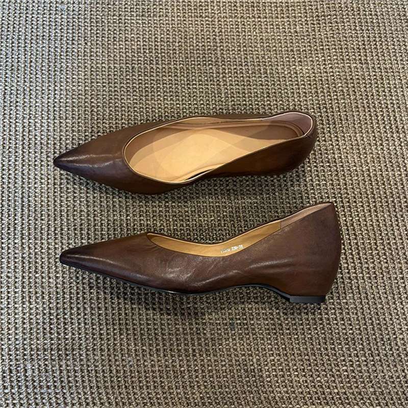 Women's Elegant pointed toe slip-on ballerinas made of soft smooth leather with minimal wedge heel Mune Fashion